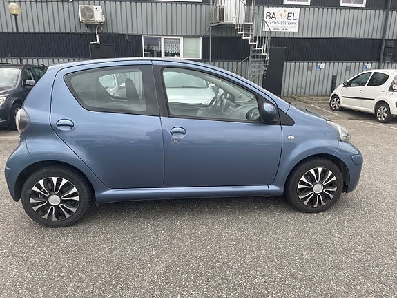 Toyota Aygo 4 of 8