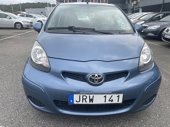 Toyota Aygo 2 of 8