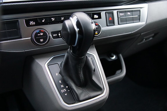 Volkswagen Caravelle 27 of 30