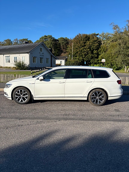 Volkswagen Passat 2 of 7