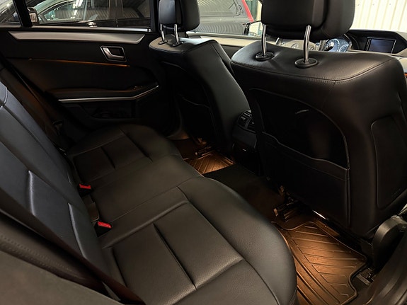 Mercedes-Benz E200 17 of 19