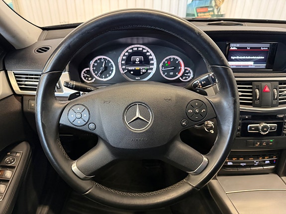 Mercedes-Benz E200 10 of 19