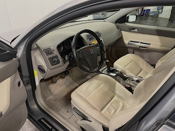 VOLVO V50 T5 2.5 220 ch BVM - CUIR - ATTELAGE - 246000 km