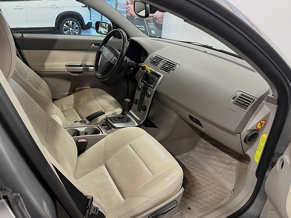 VOLVO V50 T5 2.5 220 ch BVM - CUIR - ATTELAGE - 246000 km