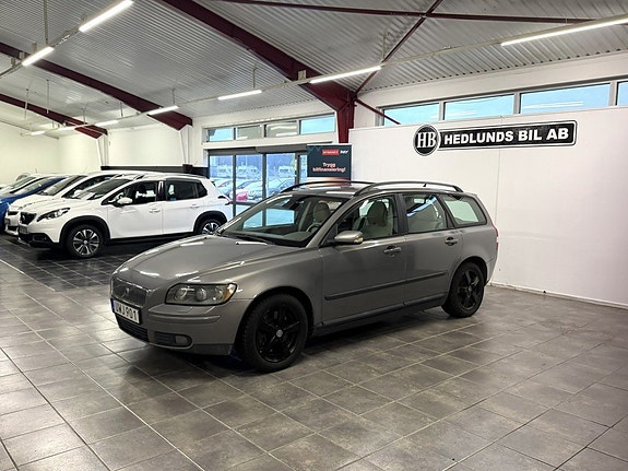 VOLVO V50 T5 2.5 220 ch BVM - CUIR - ATTELAGE - 246000 km
