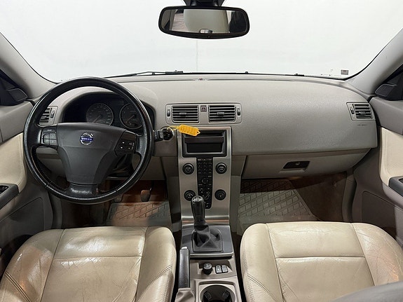VOLVO V50 T5 2.5 220 ch BVM - CUIR - ATTELAGE - 246000 km