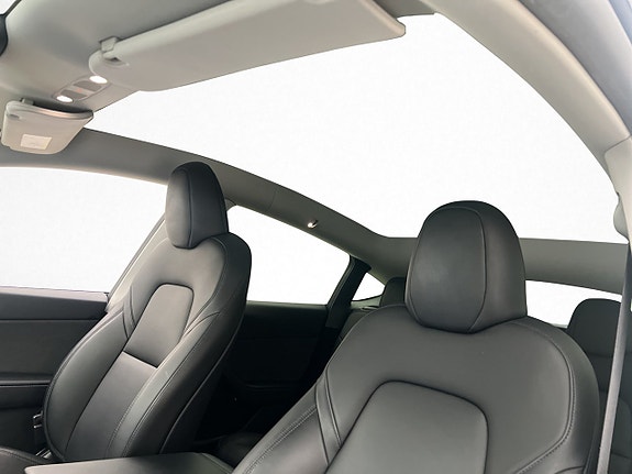Tesla Model Y 19 of 30