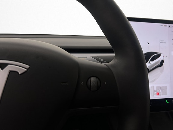 Tesla Model Y 21 of 30