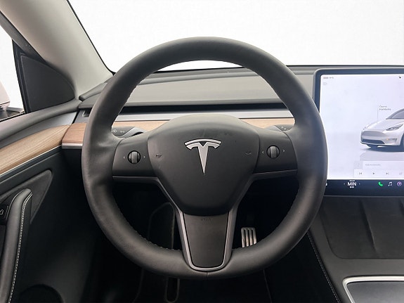 Tesla Model Y 15 of 30
