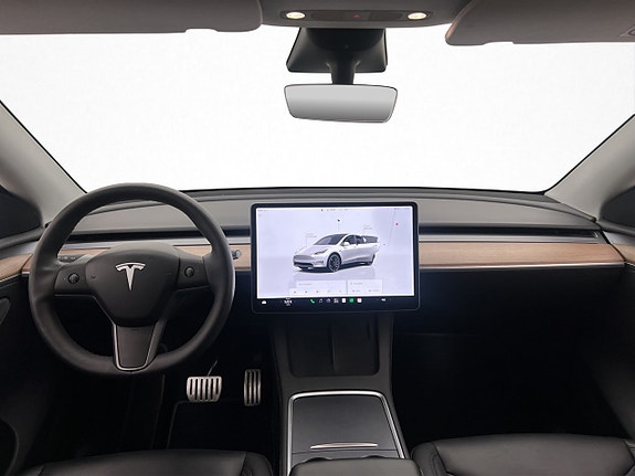 Tesla Model Y 14 of 30