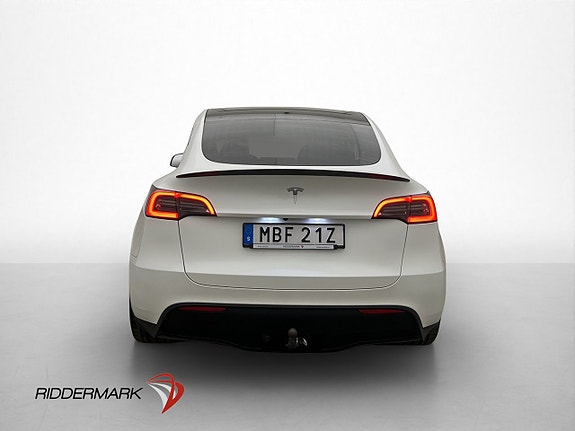 Tesla Model Y 8 of 30