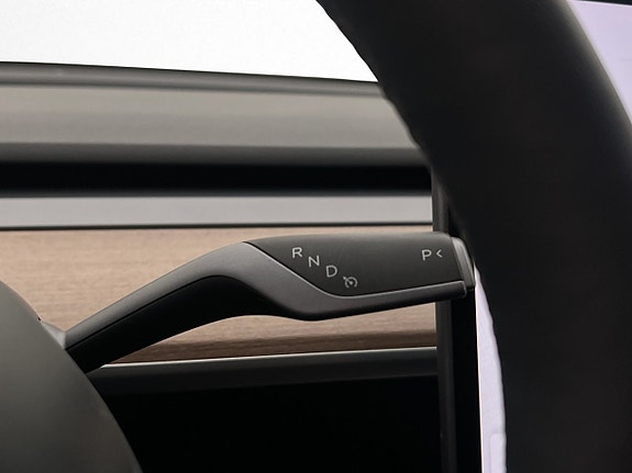 Tesla Model Y 22 of 30