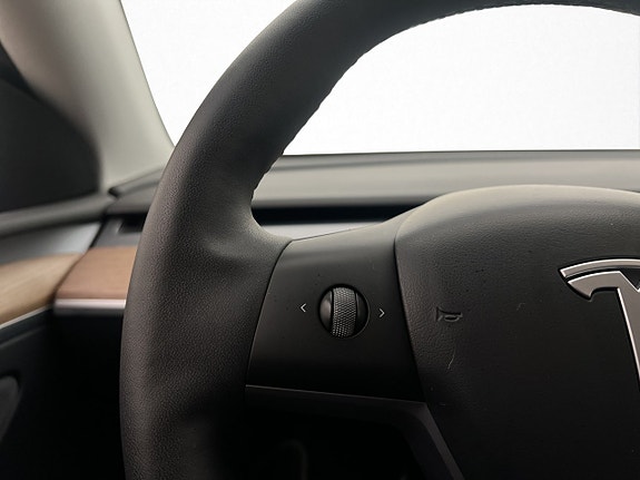 Tesla Model Y 20 of 30