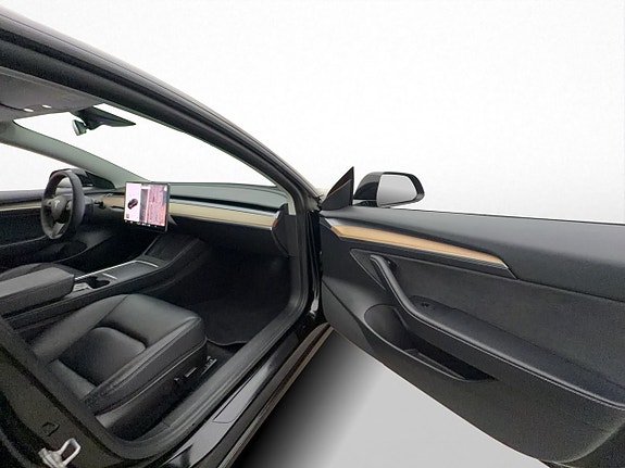 Tesla Model 3 16 of 30