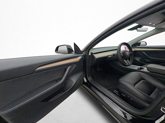Tesla Model 3 11 of 30