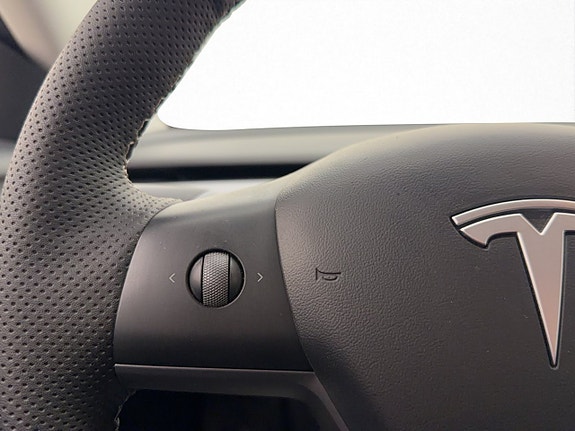 Tesla Model 3 19 of 30