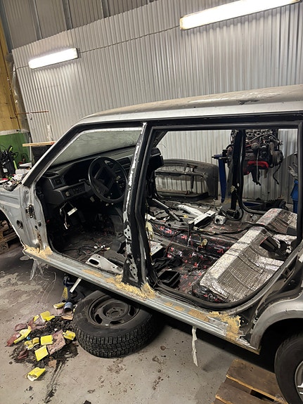 Volvo 740 2 of 7