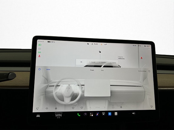 Tesla Model Y 24 of 30