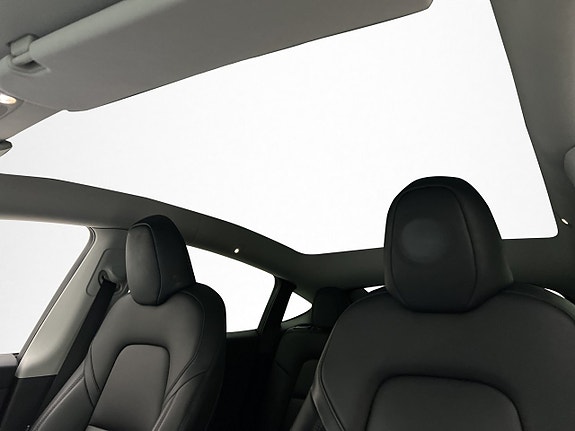 Tesla Model Y 19 of 30