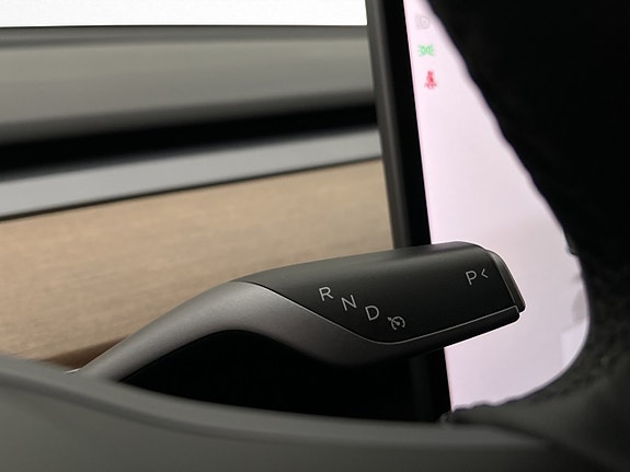 Tesla Model Y 20 of 30