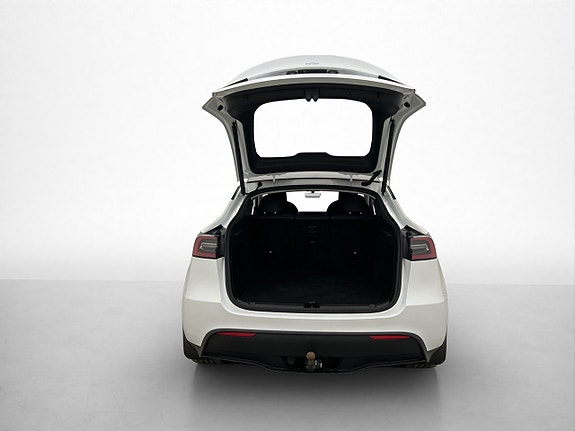 Tesla Model Y 29 of 30