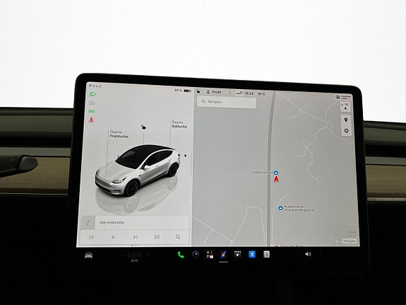 Tesla Model Y 21 of 30