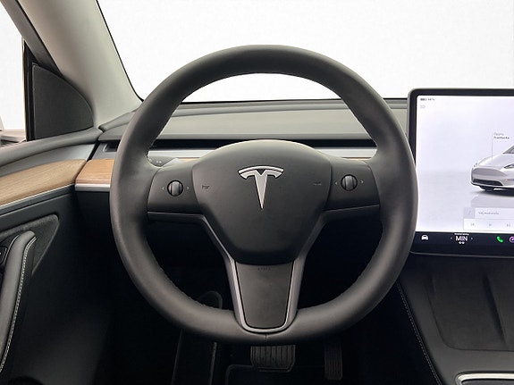 Tesla Model Y 15 of 30