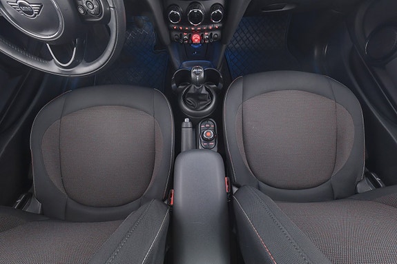 MINI Cooper 14 of 24