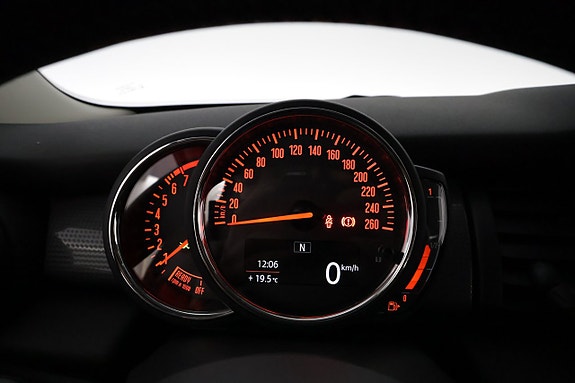 MINI Cooper 16 of 24