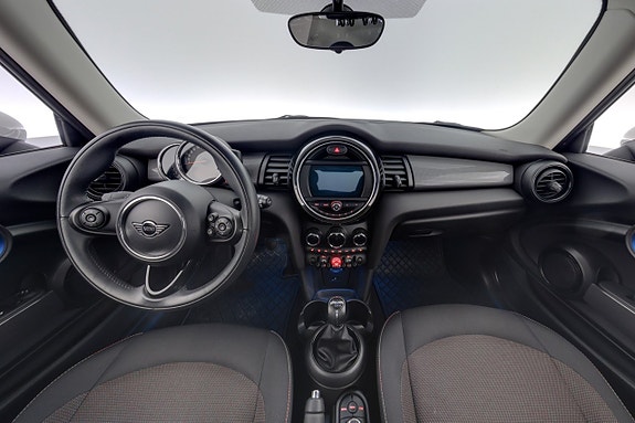 MINI Cooper 13 of 24