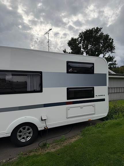 Adria Adora 573pt 3 of 20