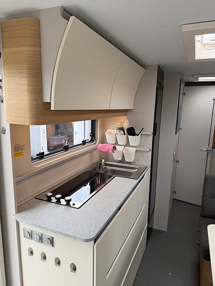 Adria Adora 573pt 8 of 20