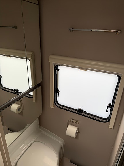 Adria Adora 573pt 10 of 20