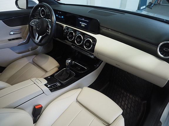Mercedes-Benz A180 9 of 23