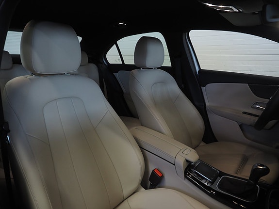 Mercedes-Benz A180 11 of 23