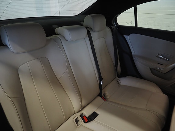 Mercedes-Benz A180 18 of 23