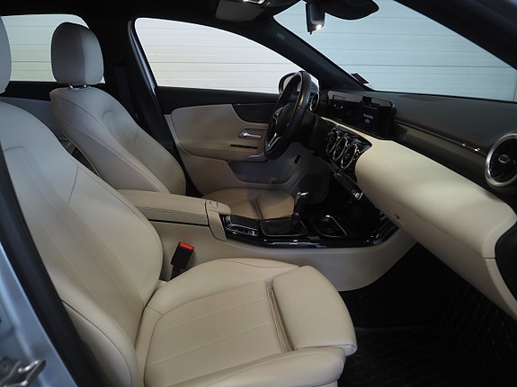 Mercedes-Benz A180 10 of 23