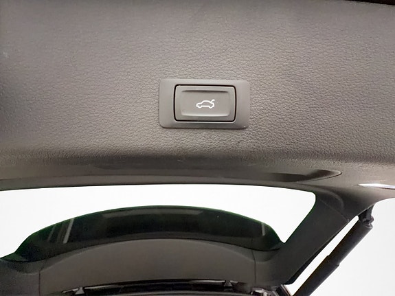 Audi e-tron 14 of 30