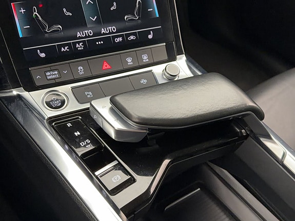 Audi e-tron 28 of 30