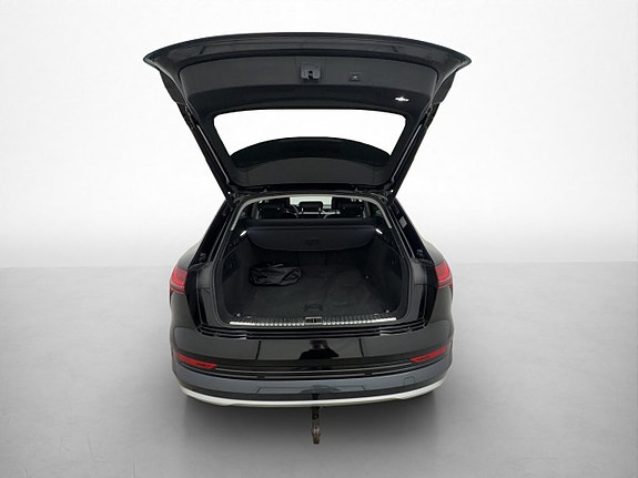 Audi e-tron 12 of 30