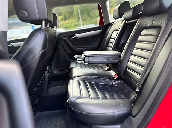 Volkswagen Passat Alltrack 16 of 22