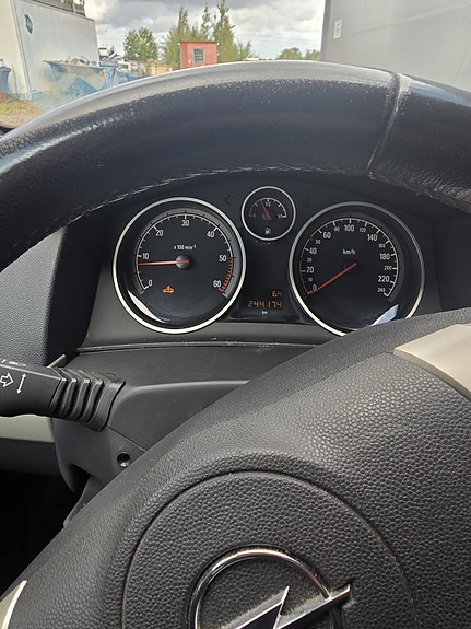 Opel Astra 2 of 6