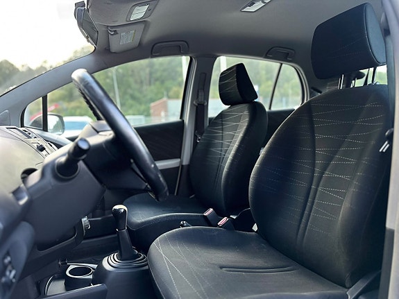 Toyota Yaris 6 of 18