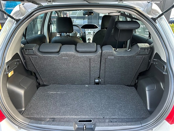 Toyota Yaris 18 of 18