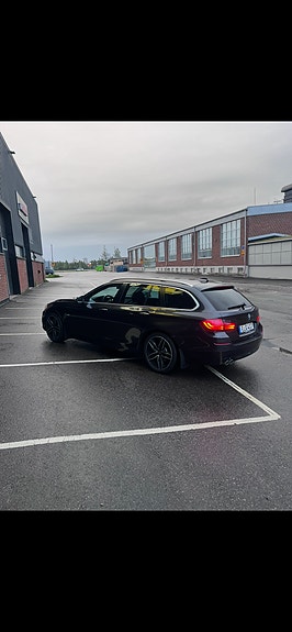 BMW 520d 2 of 4