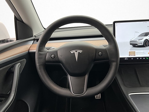 Tesla Model Y 14 of 30