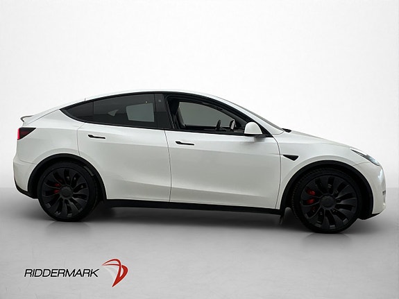 Tesla Model Y 10 of 30