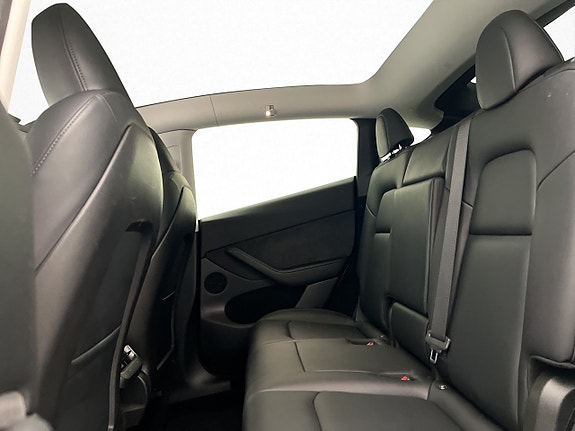 Tesla Model Y 17 of 30