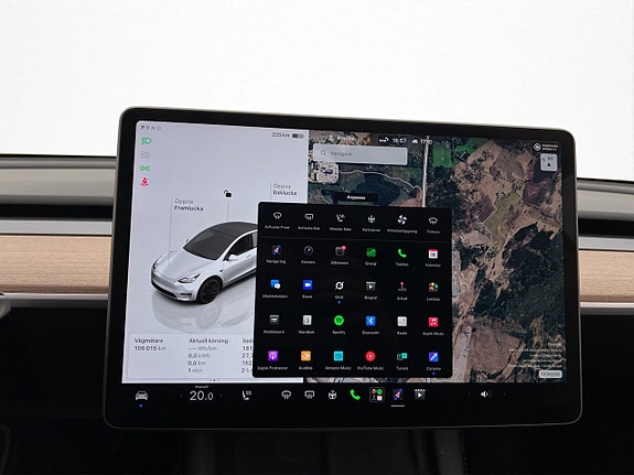 Tesla Model Y 23 of 30