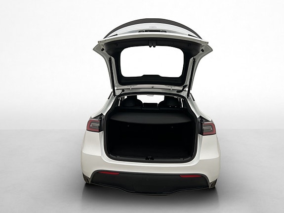 Tesla Model Y 29 of 30